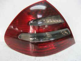 Mercedes-Benz E W211 Lampa tylna 2118200564