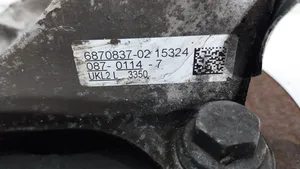 BMW 2 F45 Zwrotnica koła przedniego 6870837