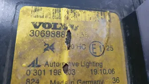 Volvo V50 Lampa przednia 30698885