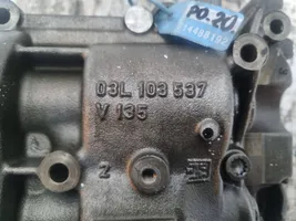 Volkswagen PASSAT B7 Bomba de aceite 03L103537
