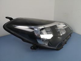 Toyota Yaris Lampa przednia 0D158