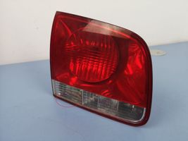 Volkswagen Touareg I Lampy tylnej klapy bagażnika 7L6945093H