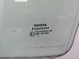 Toyota Avensis T270 Vetro del finestrino della portiera anteriore - quattro porte 43R001605