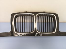 BMW 5 E34 Griglia superiore del radiatore paraurti anteriore 51131973825