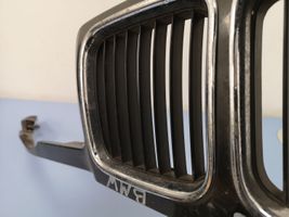 BMW 5 E34 Etupuskurin ylempi jäähdytinsäleikkö 51131973825