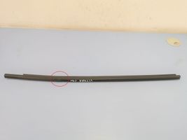 Suzuki Vitara (LY) Rivestimento modanatura del vetro della portiera posteriore 