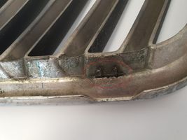 Mitsubishi L200 Grille calandre supérieure de pare-chocs avant MN142327