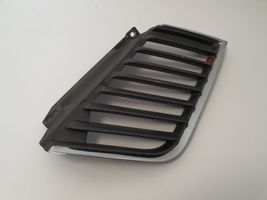 Mitsubishi L200 Grille calandre supérieure de pare-chocs avant MN142327