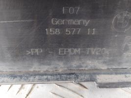 BMW 5 F10 F11 Moulure inférieure de pare-chocs arrière 15857711