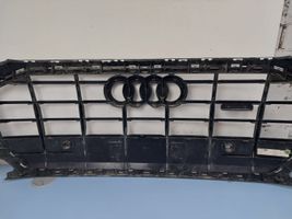 Audi Q8 Grotelės viršutinės 4M8853651