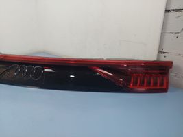 Audi Q8 Lampy tylnej klapy bagażnika 4M8945095S