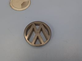 Volkswagen PASSAT B3 Mostrina con logo/emblema della casa automobilistica 357853601E