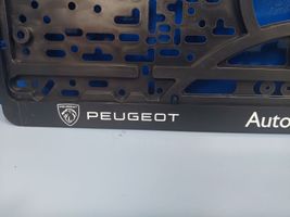 Peugeot 5008 II Ramka przedniej tablicy rejestracyjnej 