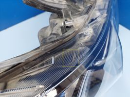 Toyota Land Cruiser (J150) Lampa przednia 8114560N20