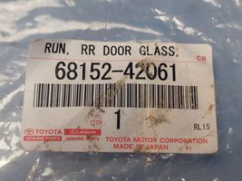 Toyota RAV 4 (XA50) Joint / vitre de porte arrière 6815242061