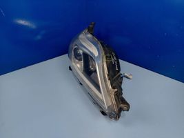 Toyota Sienna XL30 III Lampa przednia 8111008080