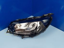 Peugeot 208 Lampa przednia 9833036380