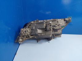 Peugeot 208 Lampa przednia 9833036180