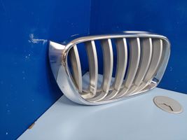 BMW X4 F26 Maskownica / Grill / Atrapa górna chłodnicy 51117210726