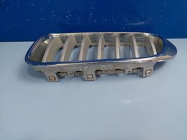 BMW X4 F26 Maskownica / Grill / Atrapa górna chłodnicy 51117210725