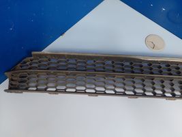 Volkswagen PASSAT B7 Grille inférieure de pare-chocs avant 561853677