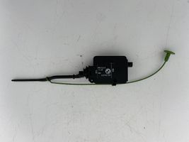 BMW 3 E46 Serratura del tappo del serbatoio del carburante 67118372240