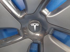 Tesla Model 3 R18-pölykapseli 104427100A