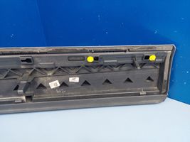 Audi Q8 Takaoven lista (muoto) 4M8853969B