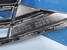 Volkswagen PASSAT B8 Grille calandre supérieure de pare-chocs avant 3G0853653N