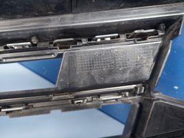 Volkswagen PASSAT B8 Grille calandre supérieure de pare-chocs avant 3G0853653N