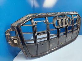 Audi Q7 4M Grotelės viršutinės 4M0853651AK