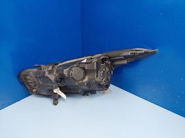 Hyundai i40 Lampa przednia 921023ZXXX