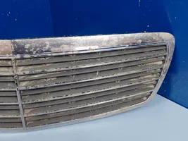 Mercedes-Benz E W211 Maskownica / Grill / Atrapa górna chłodnicy A2118800283