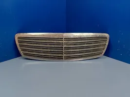 Mercedes-Benz E W211 Maskownica / Grill / Atrapa górna chłodnicy A2118800283