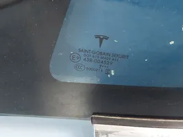 Tesla Model 3 Szyba karoseryjna drzwi tylnych 108070300