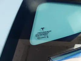 Tesla Model 3 Mažasis "A" galinių durų stiklas 108070300