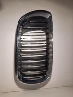 BMW 3 E46 Griglia anteriore 51137072130