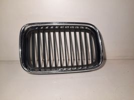 BMW 3 E36 Griglia superiore del radiatore paraurti anteriore 51138122238