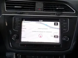 Volkswagen Tiguan Panel / Radioodtwarzacz CD/DVD/GPS 5G0919606