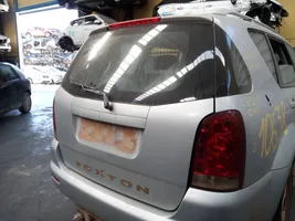 SsangYong Rexton Takaluukun/tavaratilan kansi 