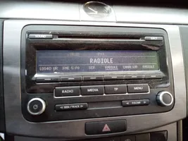 Volkswagen Passat Alltrack Radio/CD/DVD/GPS-pääyksikkö 1K0035186AN