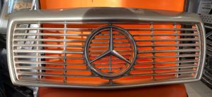 Mercedes-Benz 190 W201 Atrapa chłodnicy / Grill A2018800583