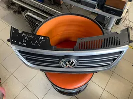 Volkswagen PASSAT B6 Maskownica / Grill / Atrapa górna chłodnicy 3C0853651P