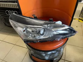 Toyota Verso Lampa przednia 715012014002