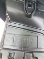 Hyundai Tucson TL Kojelaudan sivutuuletussuuttimen kehys ADOGA1