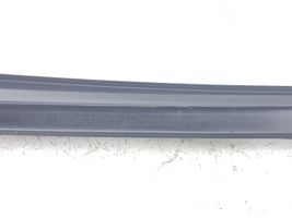 Nissan Qashqai Rivestimento modanatura del vetro della portiera posteriore 823314EA3A