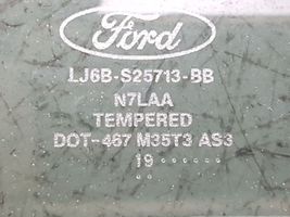 Ford Escape IV Vetro del finestrino della portiera posteriore LJ6BS25713