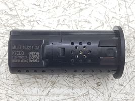 Ford Escape IV Connettore plug in USB MU5T19J211