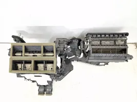 Ford Explorer VI Sisälämmityksen ilmastoinnin korin kokoonpano L1MH19740