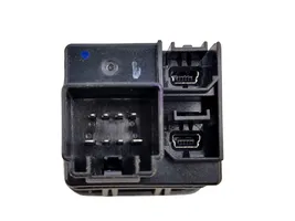 Jeep Compass USB-pistokeliitin 5XG28DX9